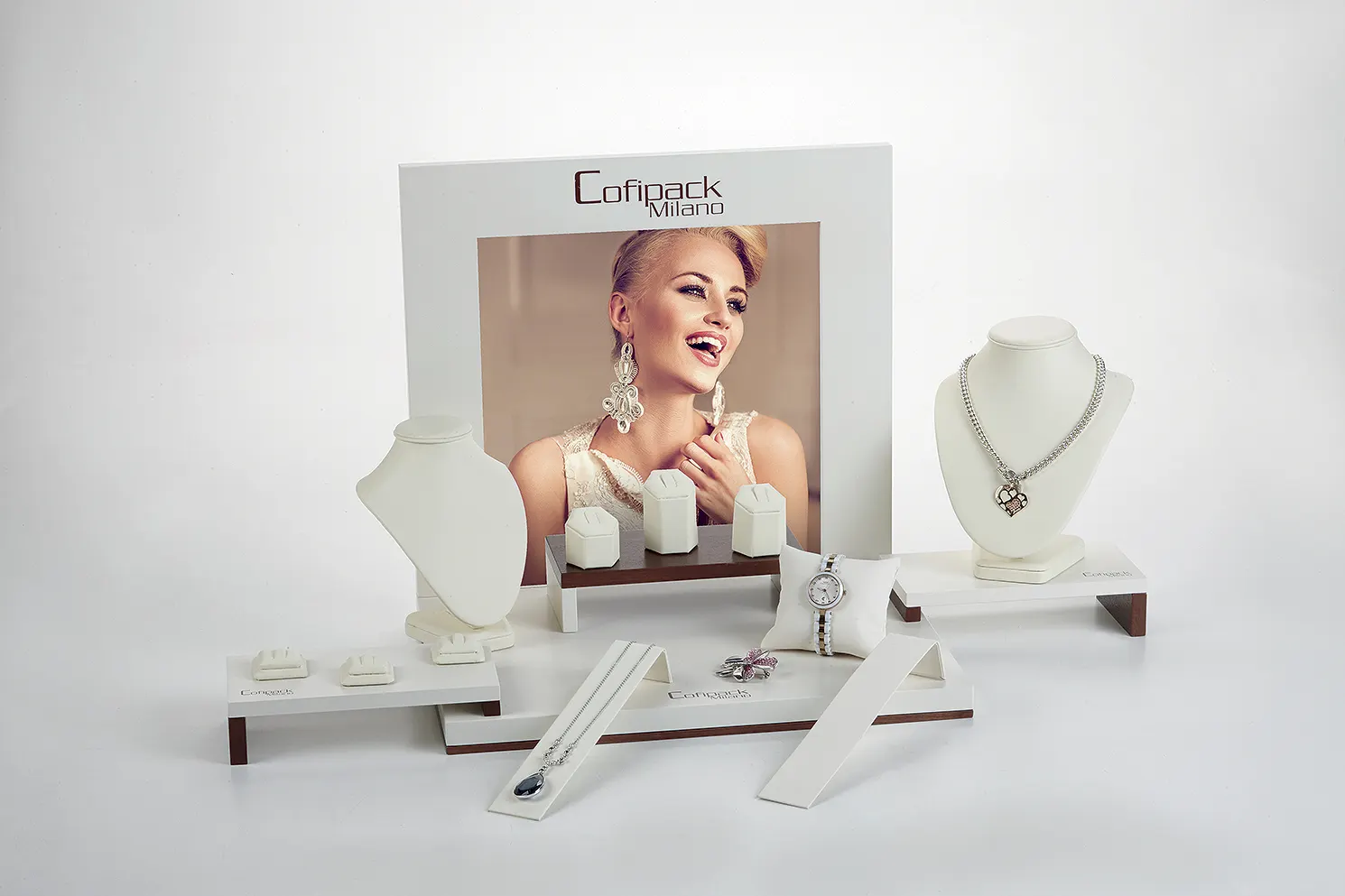 J 206 — displays for jewelry, Cofipack Milano